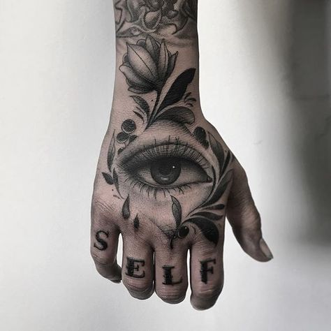 patterny eye hand 👁 love doing eyes! touched up the existing script on the knuckles too ✨ . . . . #tattoo #handtattoo #hand #eye #eyetattoo #blackandgrey #blackandgreytattoo #black #grey #pattern #patterntattoo #floral #floraltattoo #oxfordtattoo #oxford #oxfordtattooist #ukfemaletattooartists #oxfordartist 3rd Eye Tattoo, Third Eye Tattoos, All Seeing Eye Tattoo, Hirsch Tattoo, Herz Tattoo, Muster Tattoos, Geniale Tattoos, Hand Tattoos For Guys, Seeing Eye