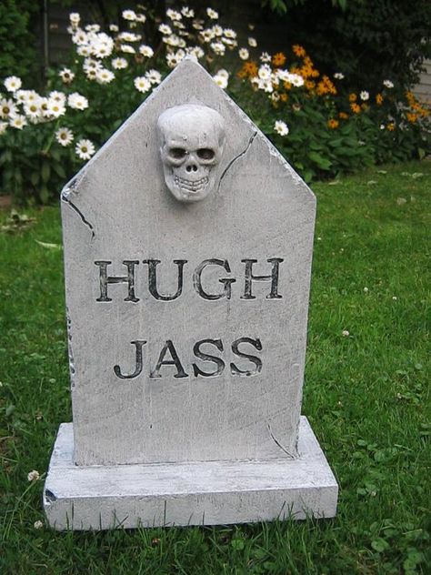 Tombstone Sayings, Halloween Headstone, Diy Outdoor Halloween Decorations, Tombstone Halloween, Halloween Sayings, Diy Halloween Party, Halloween School Treats, Halloween Decorations Ideas, Halloween Diy Outdoor