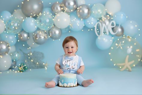 Cake Smash Balloons, Cake Smash Boy 1st Birthday, 1st Birthday Photoshoot Ideas, First Birthday Photoshoot Ideas, Cake Smash Boy, First Birthday Photoshoot, Boy Cakes, Birthday Photoshoot Ideas, Cake Smash Theme