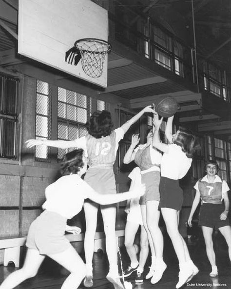 and basketball was your game. Vintage Basketball, Retro Basketball, Vintage Sportswear, Gym Classes, Vintage School, Sports Photos, School Sports, Sports Photography, Marching Band