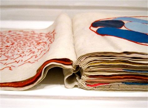 Louise Bourgeois :: Ode à l’Oubli :: 2004 Motifs Textiles, Buch Design, Louise Bourgeois, Fabric Journals, Design Textile, Fabric Book, Handmade Books, Art Textile, Stitching Art