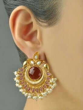 ♬♡ Big Stud Earrings, Gold Jhumka Earrings, Studded Earrings, Bridal Jewelry Vintage, Trendy Jewerly, Indian Jewellery Design Earrings, Antique Jewelry Indian, Bridal Jewelry Collection, Mexican Jewelry