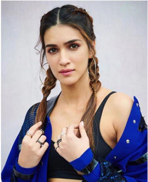 There are super sneaky and genius hairstyles for oily, greasy hair that can camouflage your dirty tresses and help you fake a good hair day, and we have listed them out here for you. Oily Hairstyles, Female Celebrity Fashion, Bollywood Photos, Kriti Sanon, Glamour Photo, Bollywood Girls, Good Hair Day, Bollywood Celebrities, Actress Photos