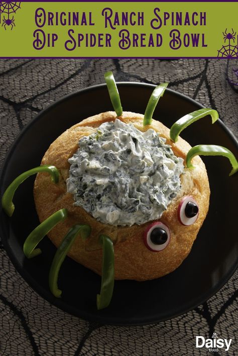 Put a Halloween twist on your favorite spinach dip with this Original Ranch Spinach Dip Spider Bread Bowl. Ranch Spinach Dip, Spider Bread, Halloween Taco Dip, Fun Halloween Appetizers, Halloween Appetizer, Halloween Appetizers Easy, Creepy Halloween Food, Daisy Brand, Halloween Party Appetizers