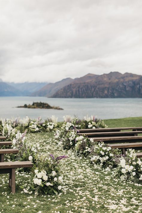 Nicole Warne of Gary Pepper Girl Had A Wild Garden Wedding in New Zealand | Vogue Ceremony Flowers Aisle, Wedding New Zealand, Gary Pepper, Gary Pepper Girl, Nicole Warne, Lake Wanaka, Wedding Ceremony Ideas, Wedding Ceremony Flowers, Festa Party