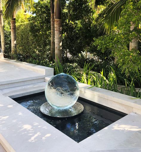 Amazing Water Features, Water Feature Pool Ideas, Square Water Feature, Recirculating Water Feature, Water Feature Interior, Small Fountains Outdoor, Fountain Design Modern, Modern Fountains Outdoor, Interior Water Feature