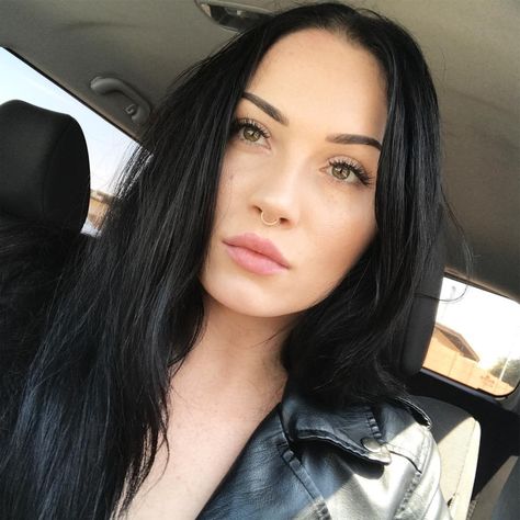 2,181 Likes, 15 Comments - Kenna Vanessa Guess (@lilvixenmama) on Instagram: “God forbid I look pleasant in a photo.” Black Hair Fair Skin, Dark Skin Light Hair, Dark Hair Pale Skin, Black Hair Pale Skin, Hair Lights, Black Hair Green Eyes, Pale Skin Makeup, Fair Skin Makeup, Hair Pale Skin