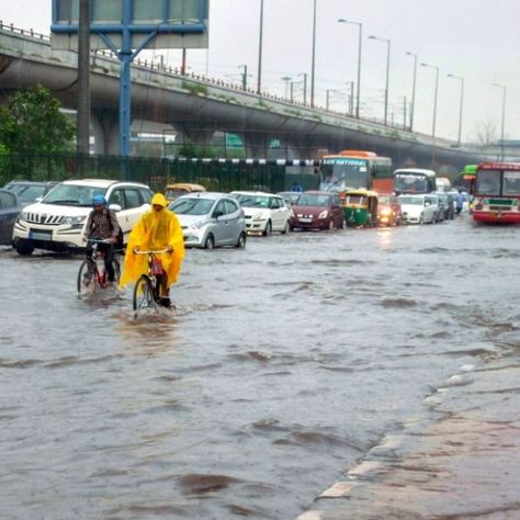 Mumbai has received nearly 960 mm rainfall so far in the month of September and broken 65-year old record. Weather office forecast extremely heavy rainfall over the next 48 hours for Mumbai and neighbouring areas. #mumbairain #mumbairainfall Mumbai Rain, Heavy Rainfall, Month Of September, Western Ghats, Public Holiday, Heavy Rain, Normal Life, Long Distance, The Locals