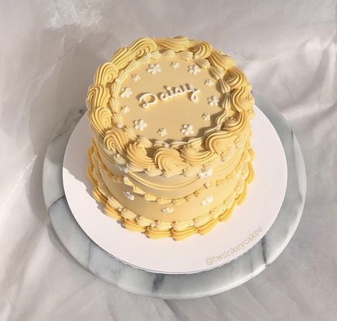 Birthday Cake Aesthetic Yellow, Yellow Aesthetic Cake, Pastel Yellow Cake, Yellow Vintage Cake, Butter Yellow Cake, Birthday Cake Yellow, 30th Birthday Cake For Women, Yellow Birthday Cake, Cake Boxes Diy