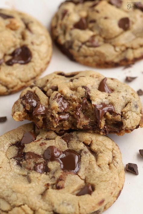 Perfect Chocolate Chip Cookies coming right up! These cookies have crisp buttery edges, soft centers, and they're packed with chocolate. A few special ingredients and techniques make this recipe the best. These cookies are loved by everyone that tries them. Chocolate Chip Cookie Recipie, Choco Chip Cookies Recipe, Ultimate Chocolate Chip Cookies, Gourmet Chocolate Chip Cookies, The Best Chocolate Chip Cookies, Ultimate Chocolate Chip Cookie, Gooey Chocolate Chip Cookies, Choco Chip Cookies, Sweet Bakes