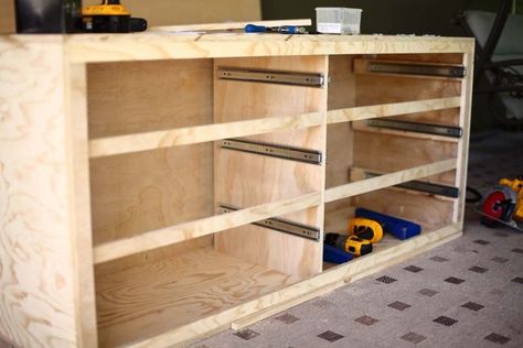 How to Build a DIY 6 Drawer Dresser - TheDIYPlan Komoda Diy, Homemade Dressers, Diy Farmhouse Dresser, Wood Dresser Diy, Build A Dresser, Handmade Dresser, Diy Dresser Build, Diy Dresser Drawers, Diy Dresser Plans