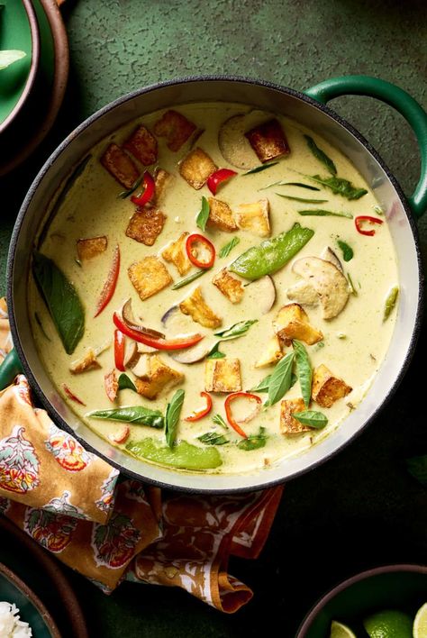 Vegan Green Thai Curry Recipes, Thai Green Soup, Vegan Thai Curry Soup, Flavorful Vegan Recipes, Vegan Green Curry Recipes, Thai Green Curry Vegetarian, Thai Curry Green, Vegan Thai Food, Rainbow Plant Life Recipes