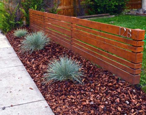 Top 60 Best Front Yard Fence Ideas - Outdoor Barrier Designs Fence Remodel, Cerca Natural, Housing Decor, Modern Gardening, Yard Privacy, Baseboard Moulding, Cheap Landscaping Ideas, Sloped Yard, Yard Fence