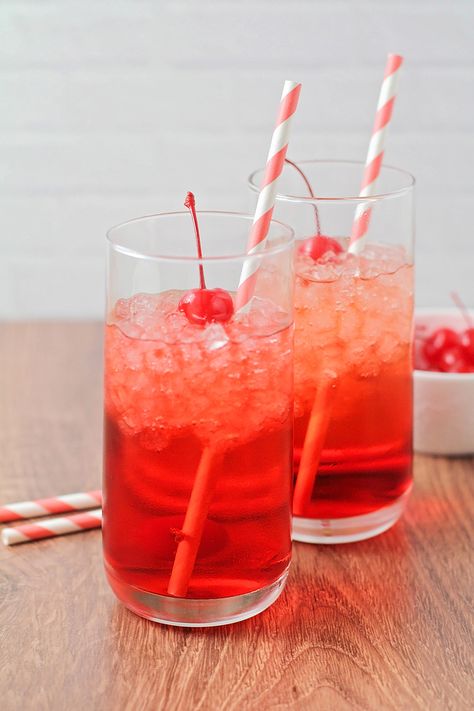 Easy Shirley Temple Recipe - The Baker Upstairs Sherly Temple Drink Recipe For Kids, Sherly Temple Drink, Sherly Temple, Candy Bar Blondies, Bedtime Smoothie, Shirley Temple Recipe, Fresh Strawberry Lemonade, Layered Pumpkin Dessert, Shirley Temples