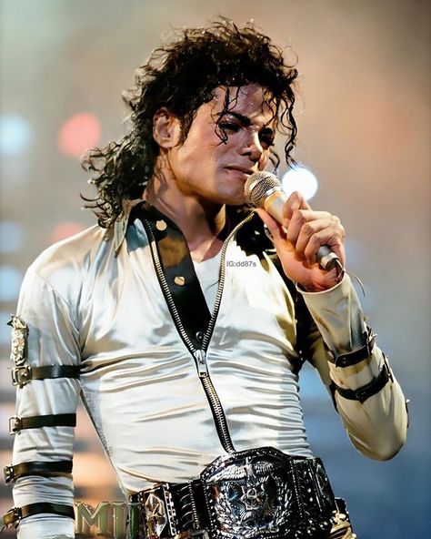 Michael Jackson Aesthetic, Michael Jackson Bad Tour, Michael Jackson 1988, Jackson Aesthetic, Mj Bad, Michael Jackson Hot, Michael Jackson Bad Era, Michael Jackson Wallpaper, Jackson Bad