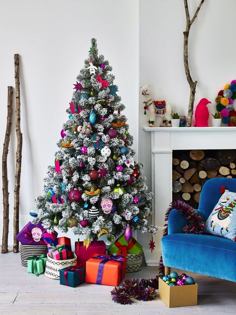 Christmas Tree Colorful Ornaments, Eclectic Christmas Decor, Christmas Tree Inspiration Simple, Christmas Tree Decorations Blue, Bright Christmas Decor, Christmas Tree Colorful, Blue Velvet Accent Chair, Eclectic Christmas, Moody Christmas