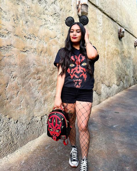 Punk Rock Disney Outfits, Goth Disneyland Outfits, Halloween Outfits For Disneyland, Emo Disney Outfits, Alternative Disney Outfits, Gothic Disney Outfit, Disney World Star Wars Outfits, Disney Goth Outfit, Alt Disney Outfits