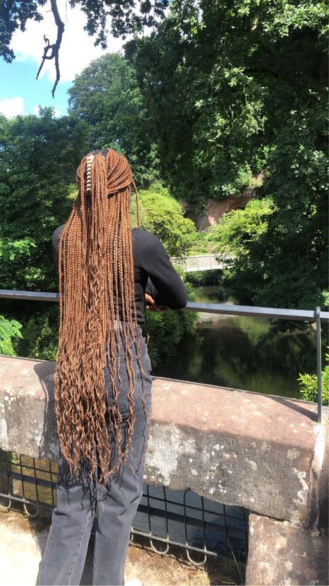 Claw clip long brown ginger knotless braids with curls Boho Knotless Braids Claw Clip, Brown Long Braids, Claw Clip Hairstyles Braids, Long Knotless Braids With Curly Ends, Long Braids With Curls, Claw Clip Braids, Goddess Braids Long, Knotless Braids Hairstyles With Color, Styles For Knotless Braids