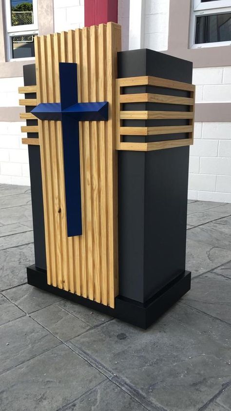 Toma 1 Church Podium Design, Clothes Shop Design, Church Pulpit, Podium Design, Church Furniture, Modern Church, Church Stage Design, Church Stage, Architectural Design House Plans