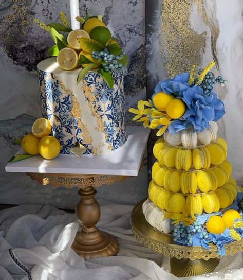 Paty 🇦🇲🇺🇸 on Instagram Limon Them Party, Italian Lemon Birthday Theme, Amalfi Coast Dessert Table, Capri Italy Themed Party, Amalfi Coast Cake, Positano Theme Party, Dolce Vita Party, Lemon Party Theme, Elegant Party Themes