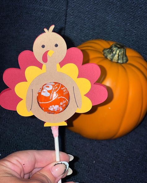 "GOBBLE GOBBLE 🦃 These cute Turkey themed lollipop holders make for a great addition to any goodie bag as a class gift !. They will also make great addition to the kids table at Thanksgiving  This listing is for ONE item.  There will be two options for purchase -  The first option will be listed as \" add pop & tag\" , this will include  - one assembled lollipop holder  - lollipop - personalized thanksgiving themed gift tag sticker There will also be another option - this one will be listed as Turkey Goodie Bags, Turkeys Made Out Of Candy, Turkey Lollipop Craft, Turkey Sucker Holder, Thanksgiving Table Favor, Thanksgiving Nut Cups, Thanksgiving Lollipop Holder, Turkey Lollipop Holder, Thanksgiving Table Favours