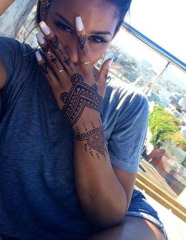 Henna Motive, Henna Ink, Henne Tattoo, Boys With Tattoos, Jagua Henna, Looks Hip Hop, Cute Henna, Tato Henna, Henna Tattoo Kit