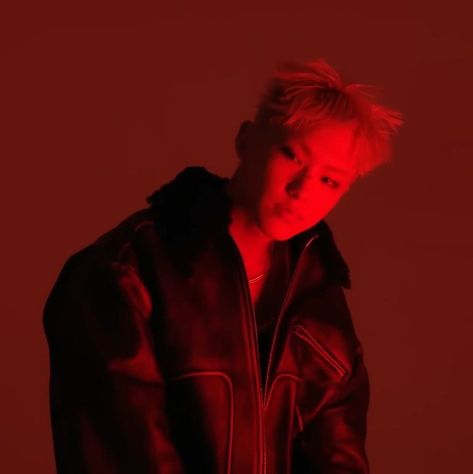 Svt Aesthetic Red, Hoshi Red Icon, Jeonghan Red Icon, Seventeen Red Aesthetic, Red Seventeen, Joshua Jeonghan, Seventeen Aesthetic, Dark Red Wallpaper, Seventeen Hoshi