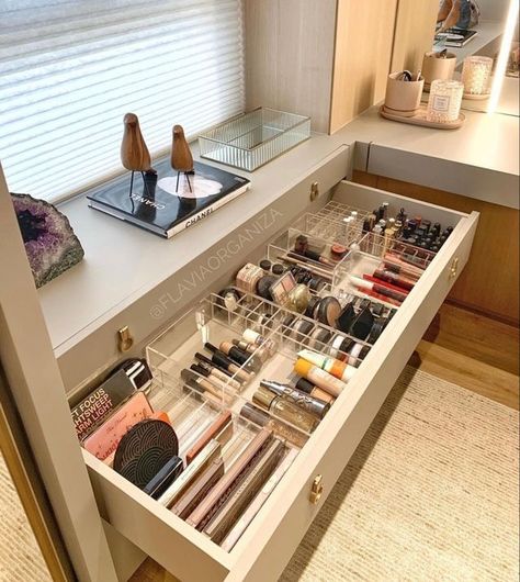 Makeup Bord, Dressing Room Decor, Dream Closet Design, Closet Design Layout, Dressing Table Design, Closet Renovation, Wardrobe Interior Design, Beauty Room Decor, Wardrobe Room