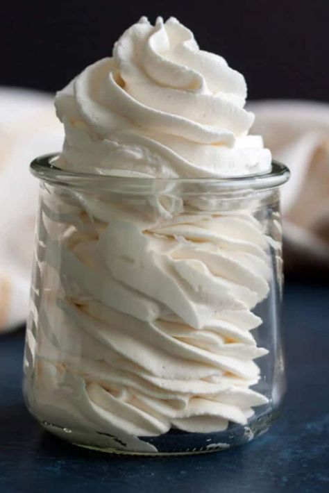 Whipped Cream Mascarpone Frosting, Whipped Mascarpone Cream, Maple Cream Filling, Marscapone Whipped Cream Filling, Recipes With Mascarpone Cheese Desserts, Marscapone Whipped Cream Recipe, Mascarpone Cheese Recipes, Marscapone Whipped Cream, Marscapone Recipes