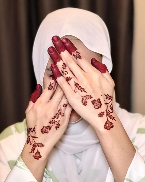 Henna Designs Arm, Simple Henna Designs Hand, Sanam Re, R D Burman, White Henna Designs, Wedding Henna Designs, Neetu Singh, Inai Pengantin, Mahendi Designs