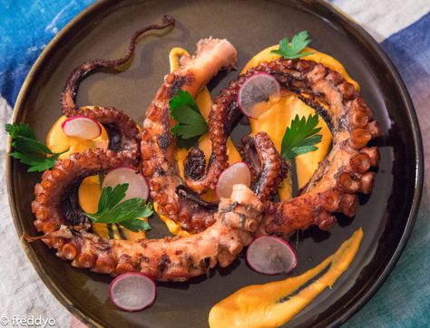 Spanish Octopus Recipe, Pulpo Recipe, Octopus Recipes, Sweet Paprika, Yummy Seafood, Spanish Cuisine, Healthy Sweets Recipes, Calamari, Roasted Red Peppers