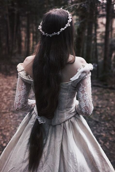 I Am Princess, Dark Academia Aesthetic Fashion, Royalty Aesthetic, Fantasy Princess, Fantasy Magic, Vintage Princess, Modest Wedding, Dress Aesthetic, Princess Aesthetic