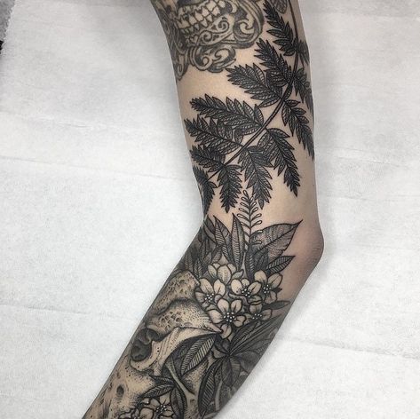 Fern Tattoo Sleeve, Botanical Tattoos, Hanya Tattoo, Tattoo Diy, Fern Tattoo, Tattoo Schrift, Kunst Tattoos, Tattoo Trend, Cat Tattoos