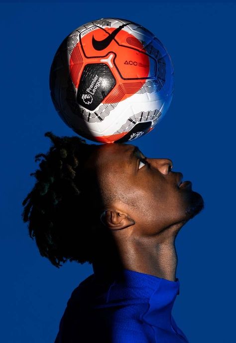 Chelsea Ucl, Soccer Photography Poses, Soccer Senior Pictures, Soccer Shoot, Soccer Poses, Sport Photoshoot Ideas, Sports Photoshoot, Tammy Abraham, Football Poses