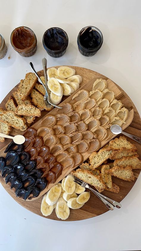 Spring Butter Board, Butter Charcuterie Board Ideas, Butter Boards Charcuterie, Buttercream Boards, Butter Charcuterie Board, Buttercream Board, Cookie Charcuterie Board, Butter Board Charcuterie, Oreo Cookie Butter