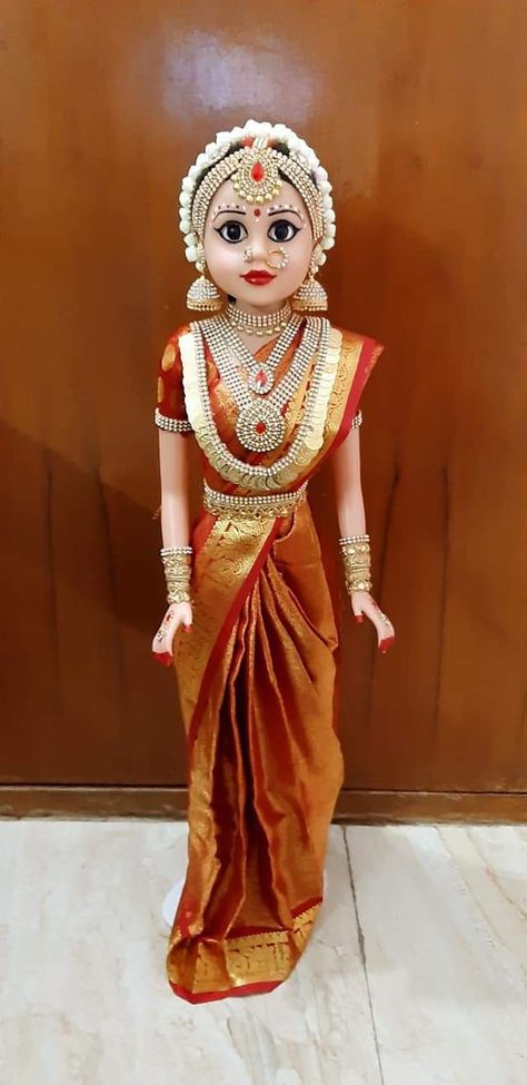 South Indian Bride.DOll... Gauri Decoration, Golu Dolls, Indian Bride Makeup, Doll Decoration, Indian Dolls, Desi Bride, Hindu Bride, Wedding Doll, South Indian Bride Hairstyle