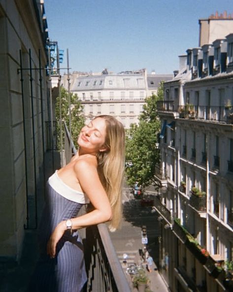 Paris style, European vacation, europe travel, dresses, style inspo, outfits, with jean, corset dress, pinstripe, paris balcony, paris aesthetic, europe aesthetic, paris fashion, film camera, film aesthetic, aesthetic photos, poses inspo Europe Balcony Aesthetic, Pose For Travel Photos, Paris Aesthetic Poses, European Summer Outfits Paris, European Photoshoot Ideas, Photo Poses Italy, Europe Balcony Photo, Poses For Pictures Instagram Europe, Paris Photos Aesthetic