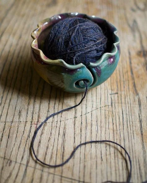 I've said it before, and I'll say it again: I love a good container. These yarn holding bowls from Arizona artist Christine Tenenholtz have a decidedly hig Start Crocheting, Ceramic Yarn Bowl, Knitting Bowl, Knit Inspiration, Yarn Bowls, Green Yarn, Ball Of Yarn, Air Dry Clay Projects, Pottery Inspiration