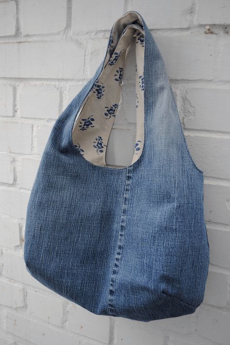 Crafts With Old Jeans, What To Do With Old Jeans, Artisanats Denim, Tas Denim, Jean Diy, Recyceltes Denim, Clutch Tutorial, Denim Bag Diy, Bag Jeans