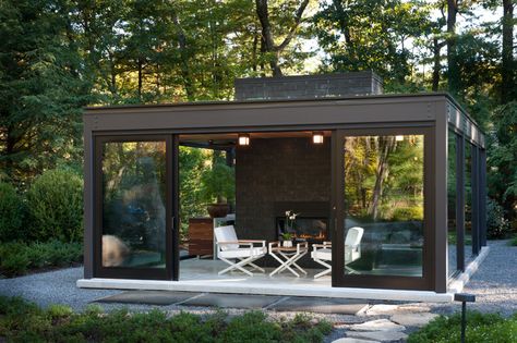 A Glass House In The Garden Enclosed Gazebo, Design Per Patio, Modern Glass House, Modern Gazebo, Modern Patio Design, Outdoor Pavilion, Backyard Gazebo, Enclosed Patio, Casa Country