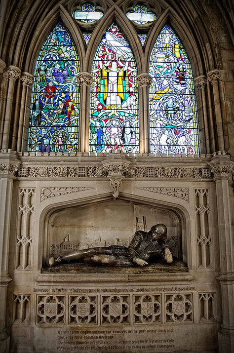 William Shakespeare Memorial in Southwark Cathedral in London. Southwark Cathedral, London Cathedral, Julius Caesar, Cathedral Church, English History, Amazing Buildings, Church Building, Gothic Architecture, Place Of Worship