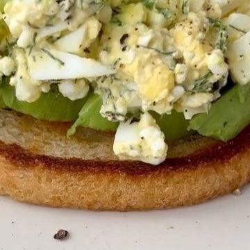 Sarah Thomas on Instagram: "If you’re not making your egg salad this way, you’re totally missing out!🥚🥗⤵️ . . . . This Cottage Cheese Egg Salad recipe has been on my website for a long time and is definitely one of your favorites! But if you’re new here, this egg salad recipe is loaded with fresh herbs, creamy cottage cheese, and a simple dressing! You don’t even need mayonnaise. Enjoy with sliced avocado and sliced jalapeño for an extra kick of spice. I can guarantee you’re going to LOVE this high protein recipe! Google Search “Healthyish Cottage Cheese Egg Salad” or click the link in my bio to grab the full recipe. #eggs #eggsalad #cottagecheese #mealprep #healthyrecipe #trending #recipe #lunch #lunchtime #protein" Egg Salad Recipe High Protein, Bariatric Egg Salad, Avocado Egg Salad With Cottage Cheese, Cottage Cheese Egg Salad, Healthyish Cottage Cheese Egg Salad, Egg Salads, Sandwich Spread Recipes, High Protein Recipe, Lunch Sandwiches