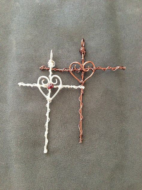 Wire Wrapped Heart/Cross pendants: one is all copper wire and the other is silver plated wire with a small garnet bead. Wire Wrapped Heart, Wire Jewelery, Wire Wrap Jewelry Designs, Cross Crafts, Wire Jewelry Designs, Diy Cross, Beaded Cross, Diy Wire Jewelry, Wire Work Jewelry