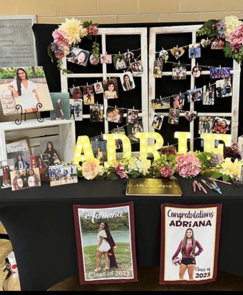 Open House Table Decorations Graduation, Cheer Senior Table, Senior Banquet Table Ideas, Grad Table Display, Senior Table Display, Senior Tables, Senior Table Ideas, Graduation Photo Boards, Grad Table