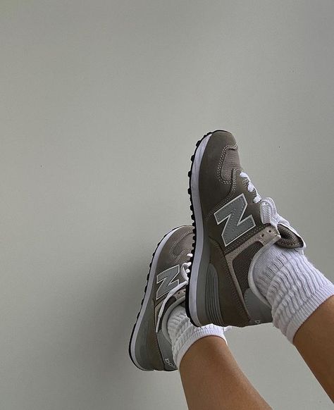 New Balance Outfit, Sneakers Street, Trendy Shoes Sneakers, Shoes Outfit Fashion, Statement Shoe, Shoe Inspo, Sneakers Men Fashion, New Balance Shoes, Pretty Shoes