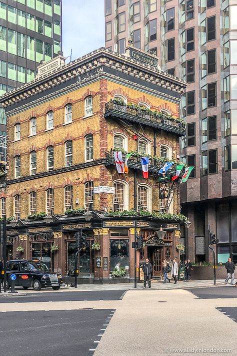 5 Pubs in Victoria, London - Best London Victoria Pubs Pub Interior Design, Victoria Station London, London Victoria, London England Travel, Pub Interior, Victoria London, Victoria Station, Best Pubs, Vintage Television