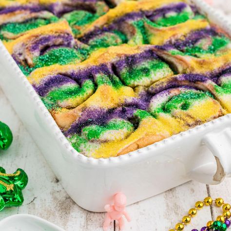 King Cake Cinnamon Rolls, Easy King Cake Recipe, Easy King Cake, Cake Cinnamon Rolls, King Cake Recipe Easy, Cake Cinnamon, King Cake Recipe, New Orleans Recipes, Mardi Gras King Cake