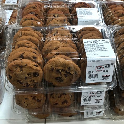 Costco Bake Sale Packaging, Biscuits Packaging, Bakery Packaging, Food Babe, Food Combining, Chocolate Chunk Cookies, Gourmet Chocolate, Food Obsession, Cafe Food