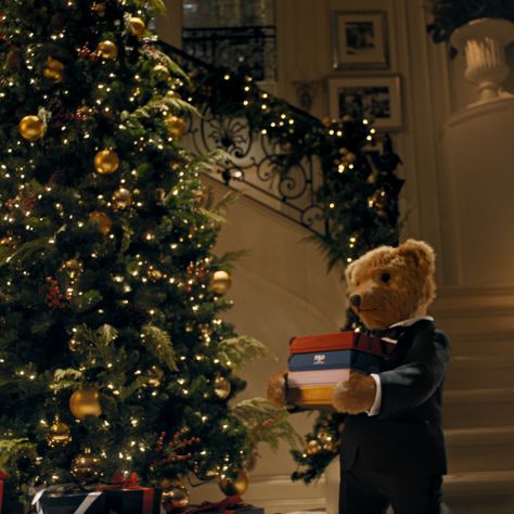 Ralph Lauren Fragrances introduces the perfect gifts to place under the tree this holiday. Ralph Lauren Christmas, Fashion Outfits Aesthetic, Bear Christmas, Polo Bear, Ralph Lauren Home, Christmas Aesthetic, Outfits Aesthetic, Teddy Bear, Ralph Lauren