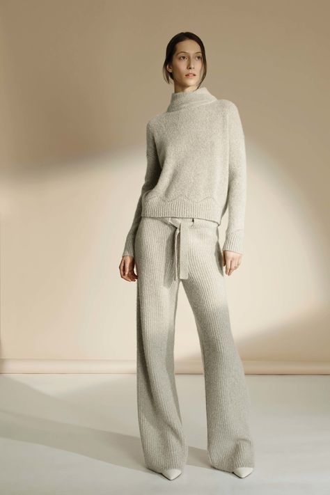 TSE Fall 2016 Ready-to-Wear Fashion Show 가을 패션, Knit Fashion, 2016 Fashion, Mode Inspiration, Looks Style, Fall 2016, Mode Outfits, Look Fashion, Outfit Inspirationen